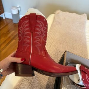 Tecovas Boots, The Jolene, Cherry Color, like new, size 8, SOLD OUT